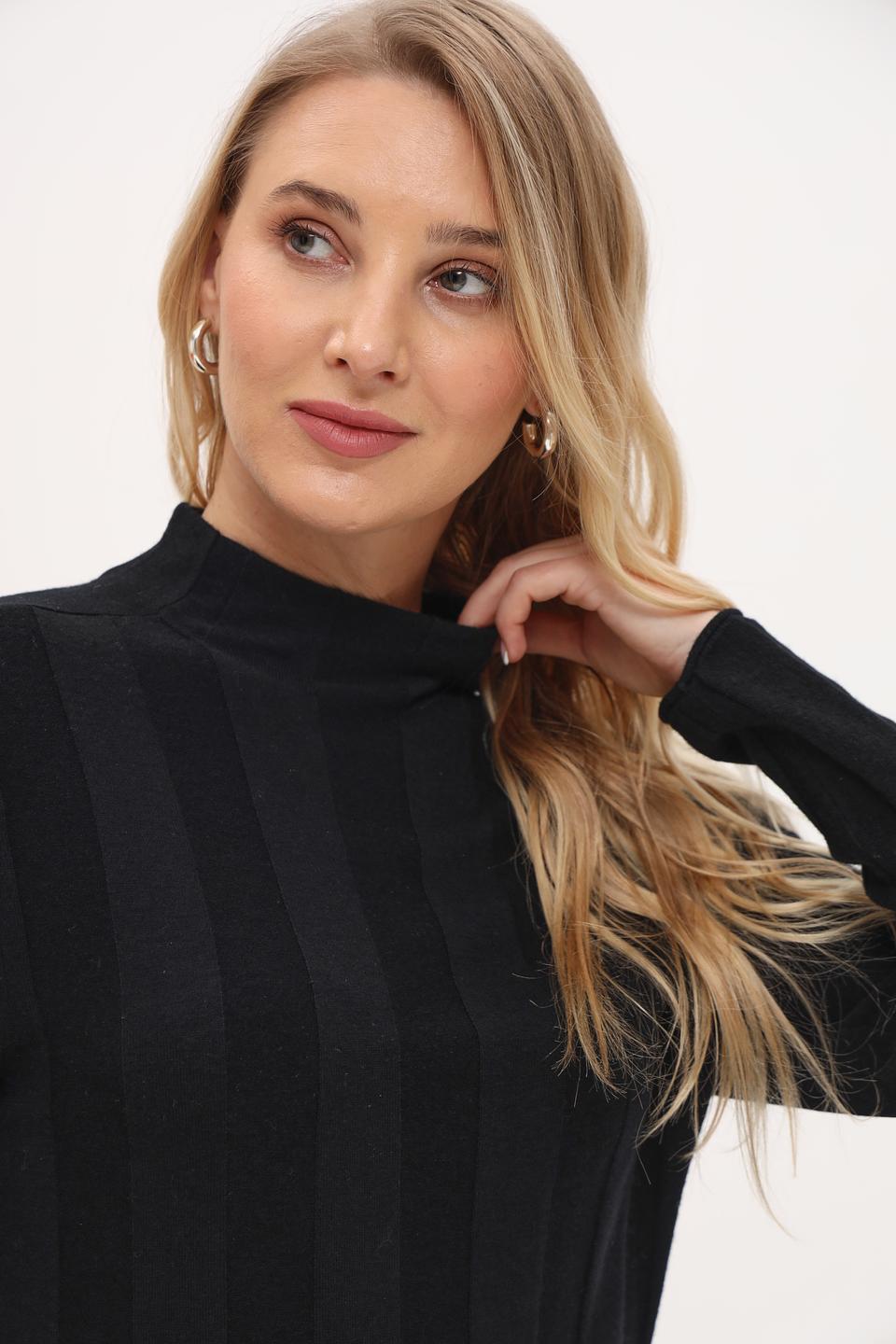 Пуловер Marc Cain чёрный с вертикальной текстурой