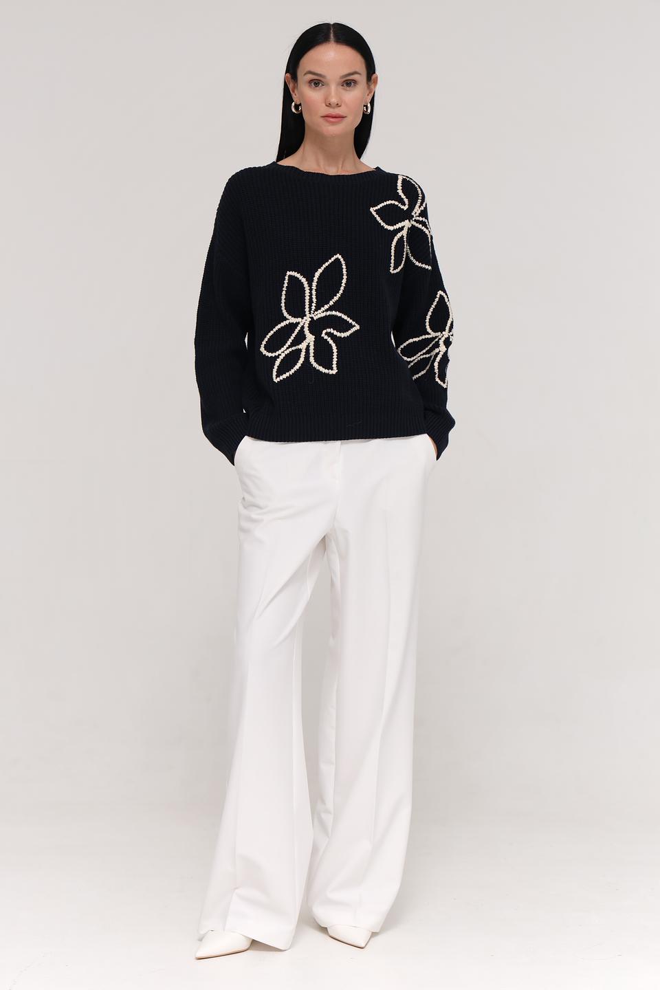 Пуловер Lecomte с цветами чёрный