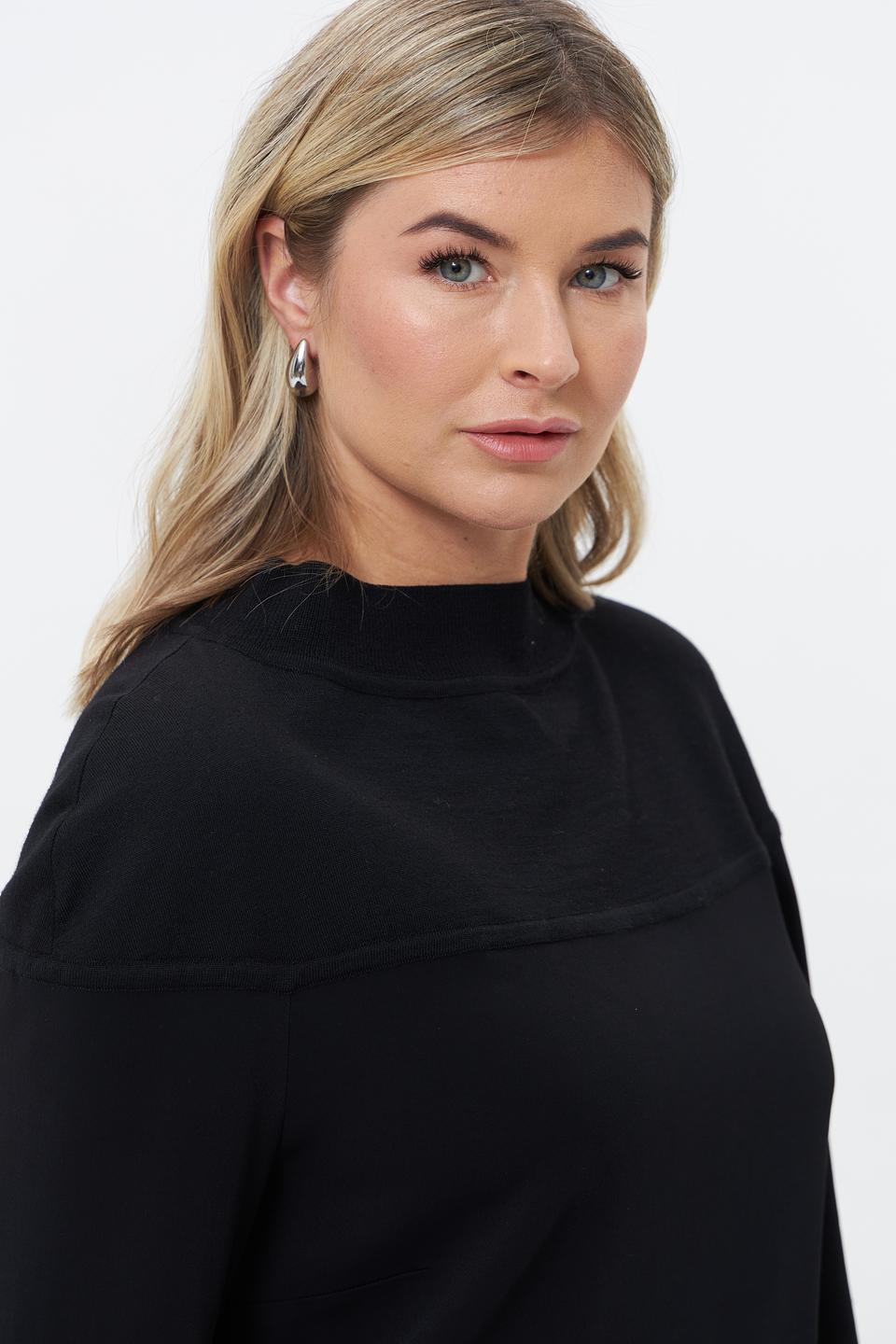 Пуловер Annette Gortz чёрный с рукавами-колокол