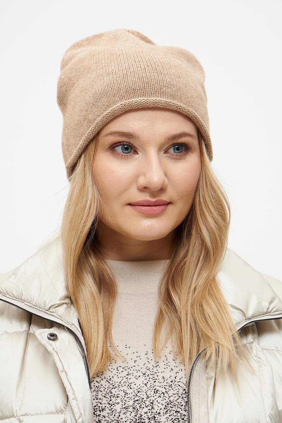 Шапка Oui вязаная бежевая