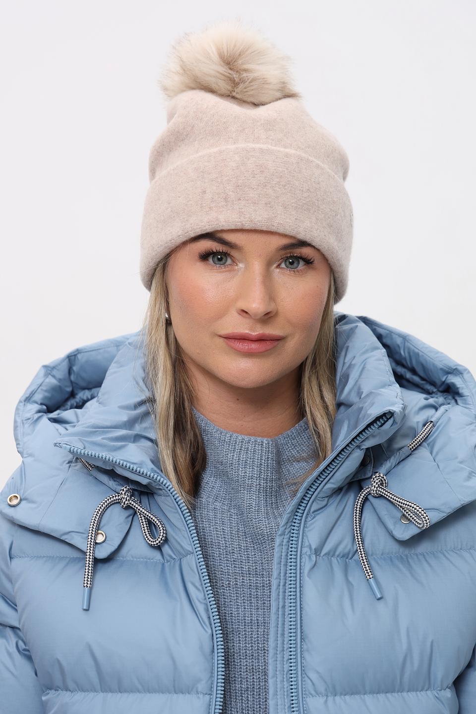 Шапка Marc Cain с помпоном бежевая