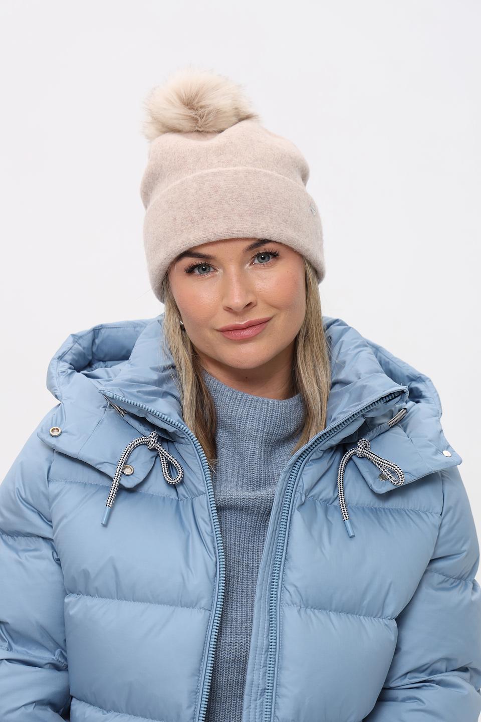 Шапка Marc Cain с помпоном бежевая