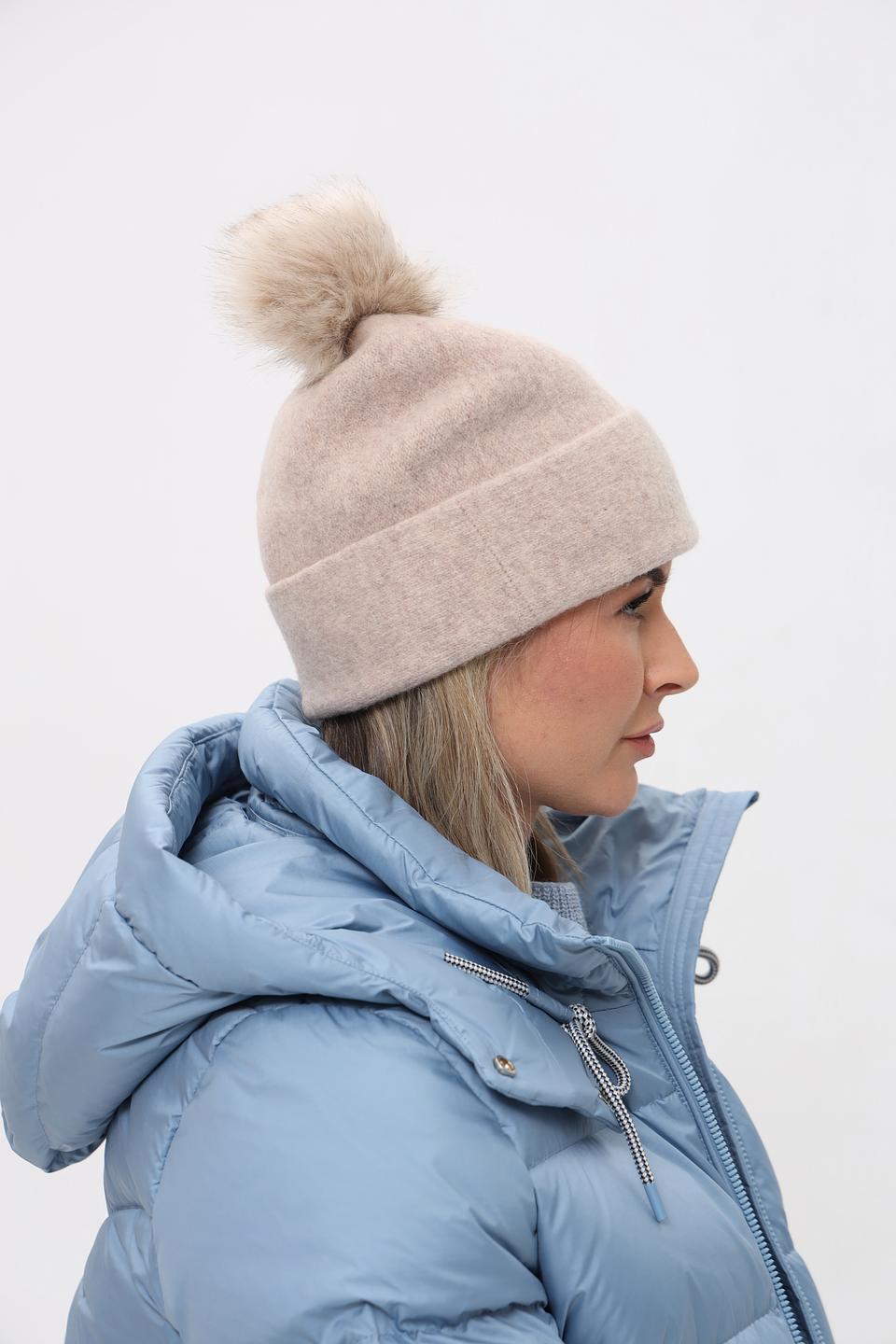 Шапка Marc Cain с помпоном бежевая