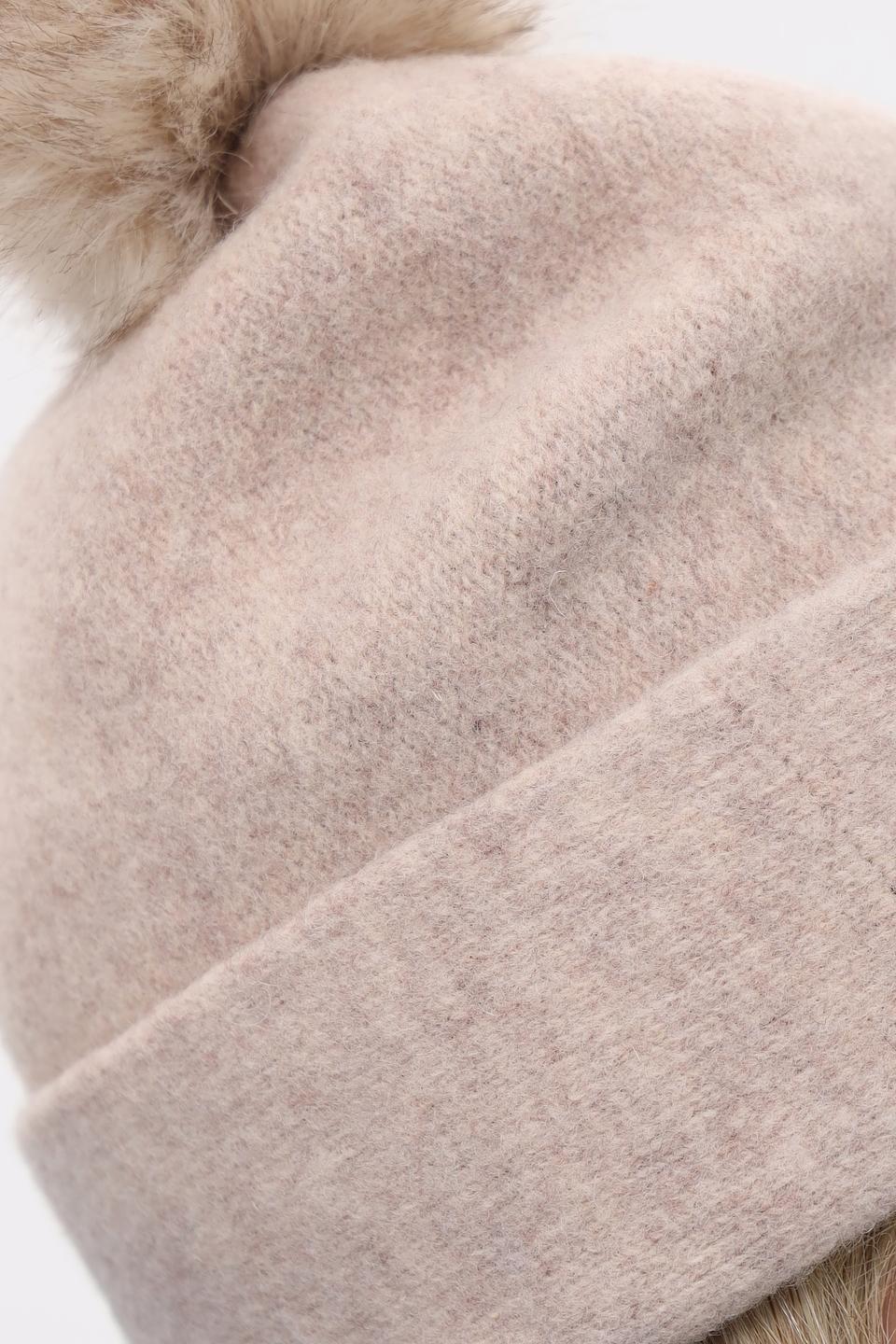 Шапка Marc Cain с помпоном бежевая