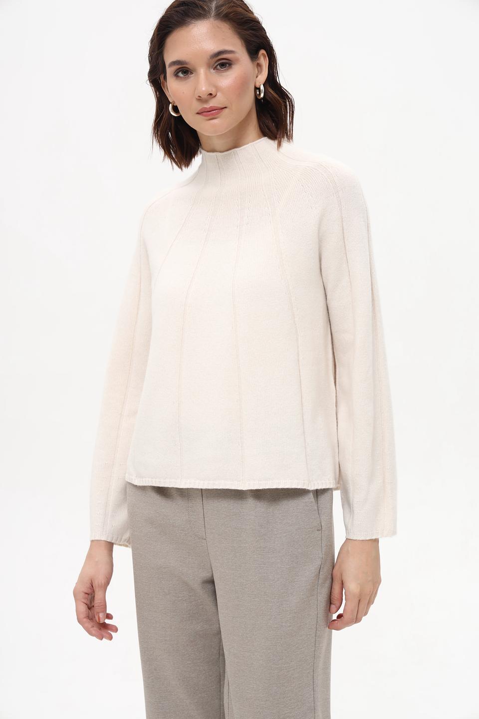 Пуловер Lecomte бежевый с горлом