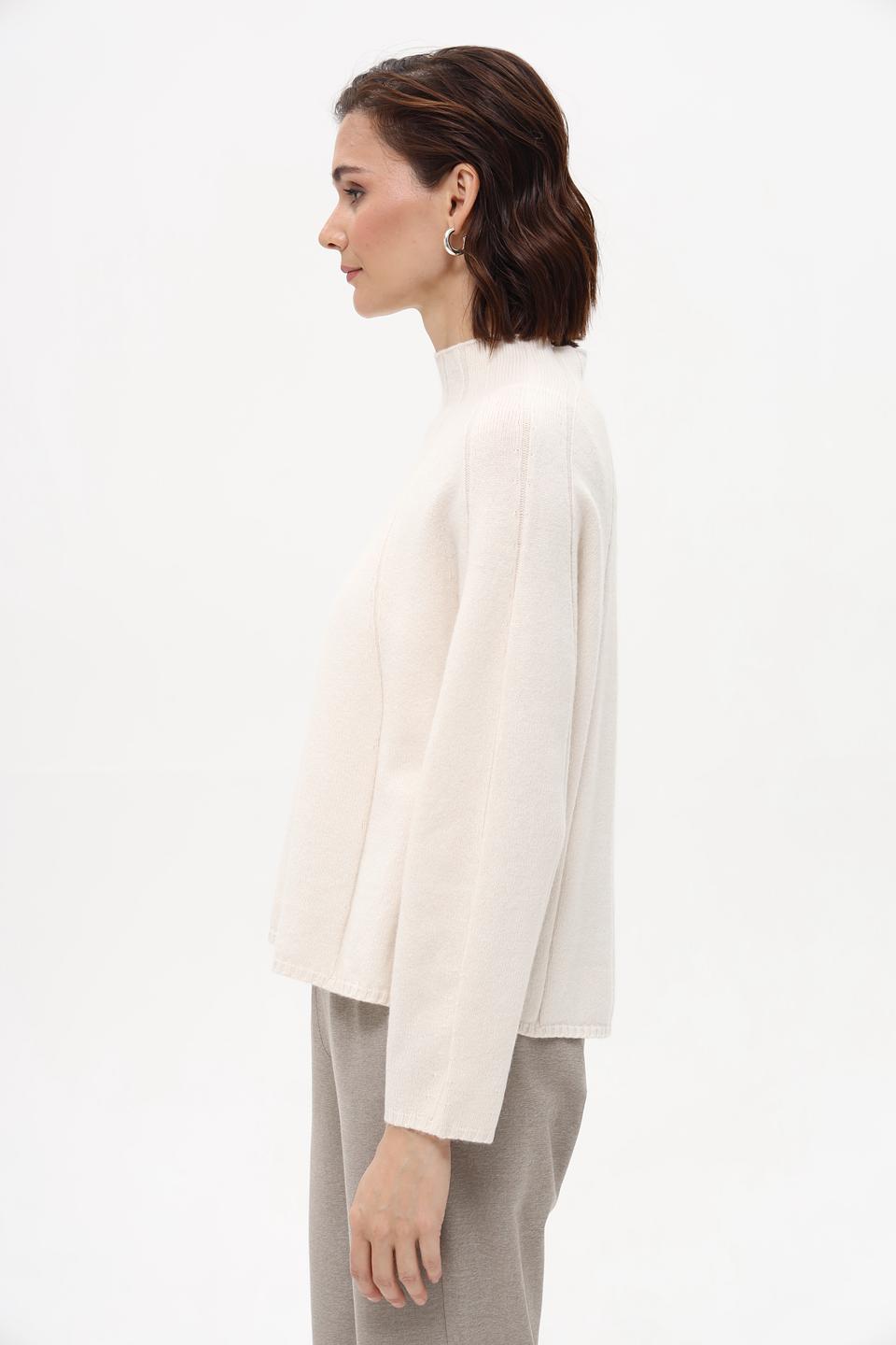 Пуловер Lecomte бежевый с горлом