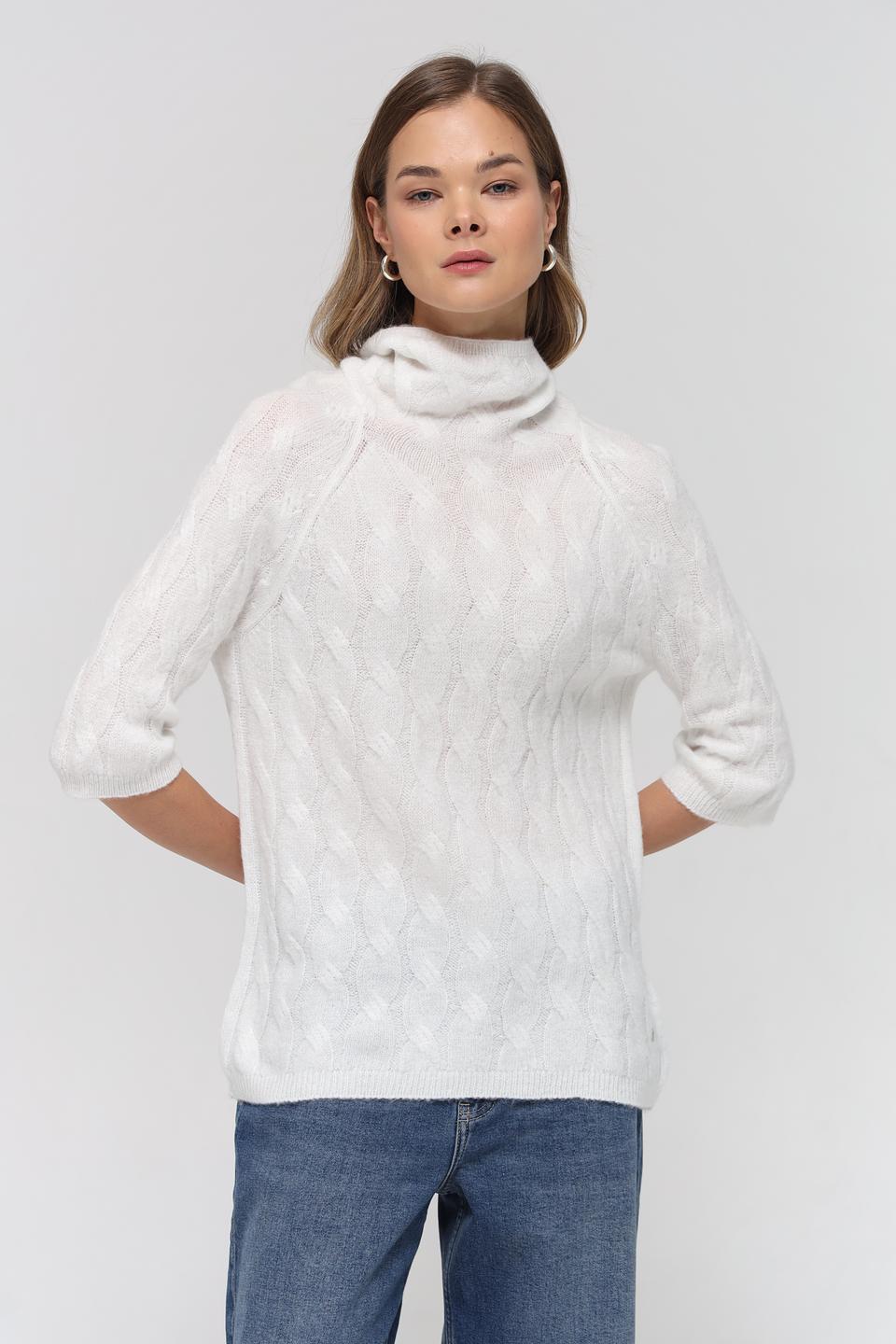 Пуловер Monari с косами молочный