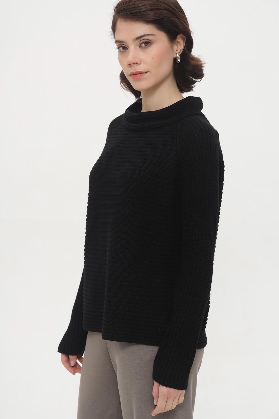 Пуловер Monari чёрный с горлом