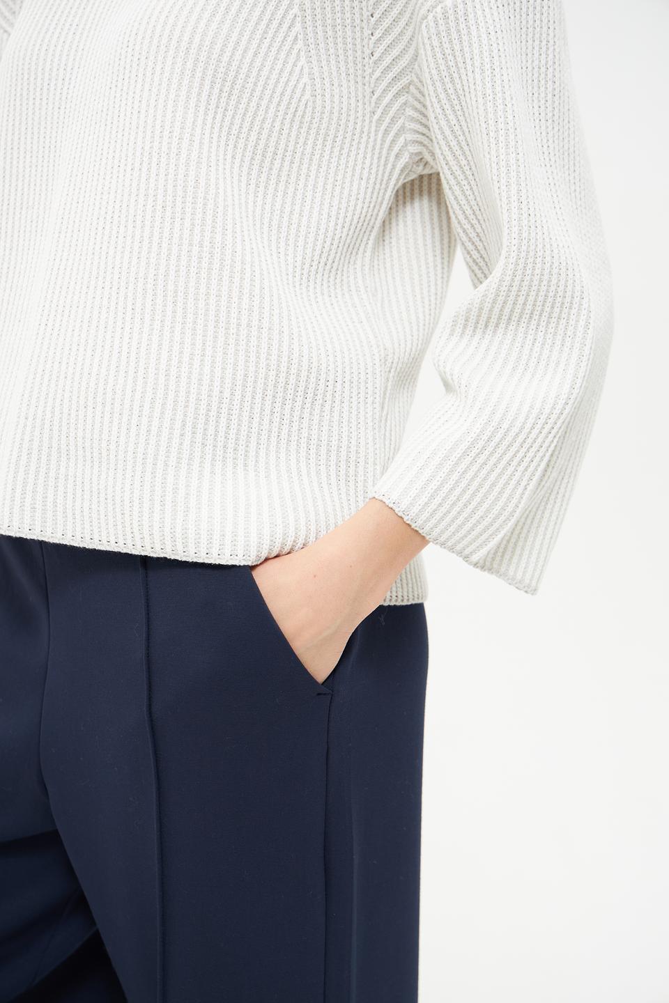 Пуловер Broadway с косами молочный