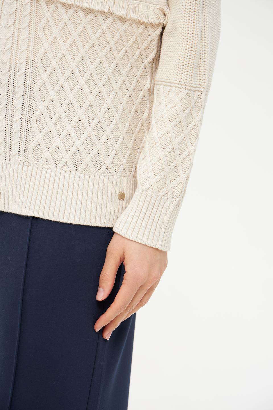 Пуловер Olsen с косами кремовый