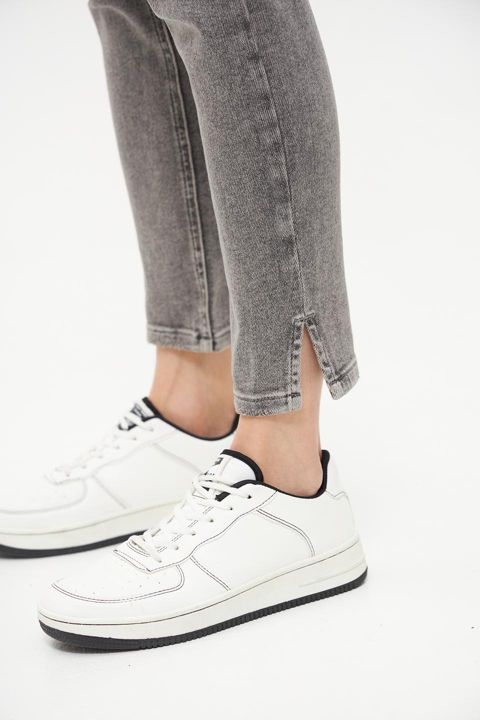 Джинсы Oui серые с потертостями