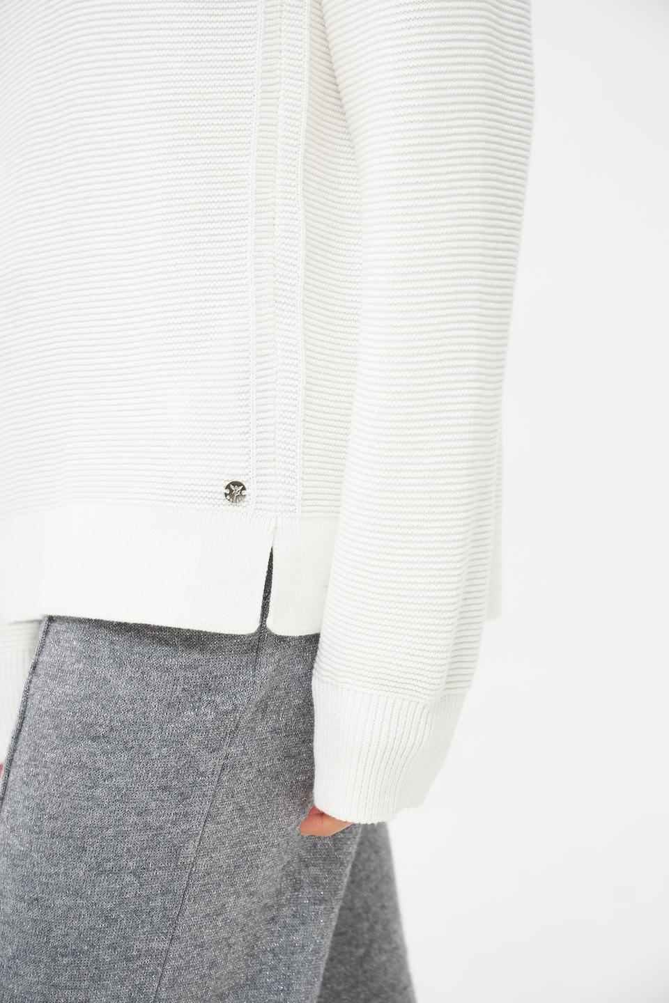 Пуловер Monari белый с текстурой