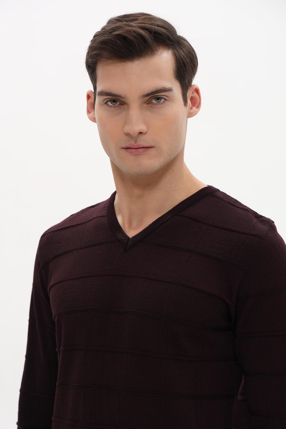 Джемпер Monte Carlo V-образный бордовый