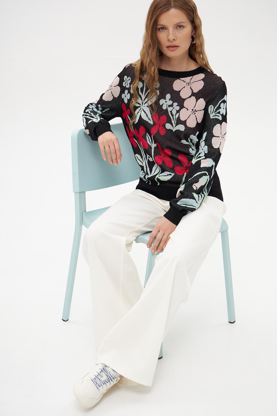 Пуловер Pezzo с цветочным принтом