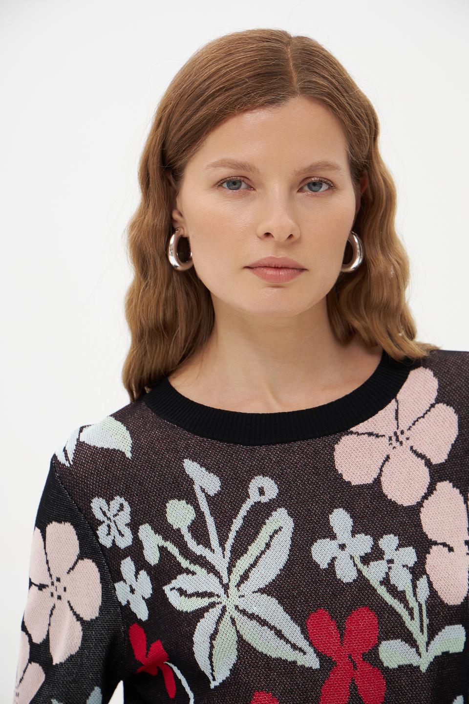 Пуловер Pezzo с цветочным принтом