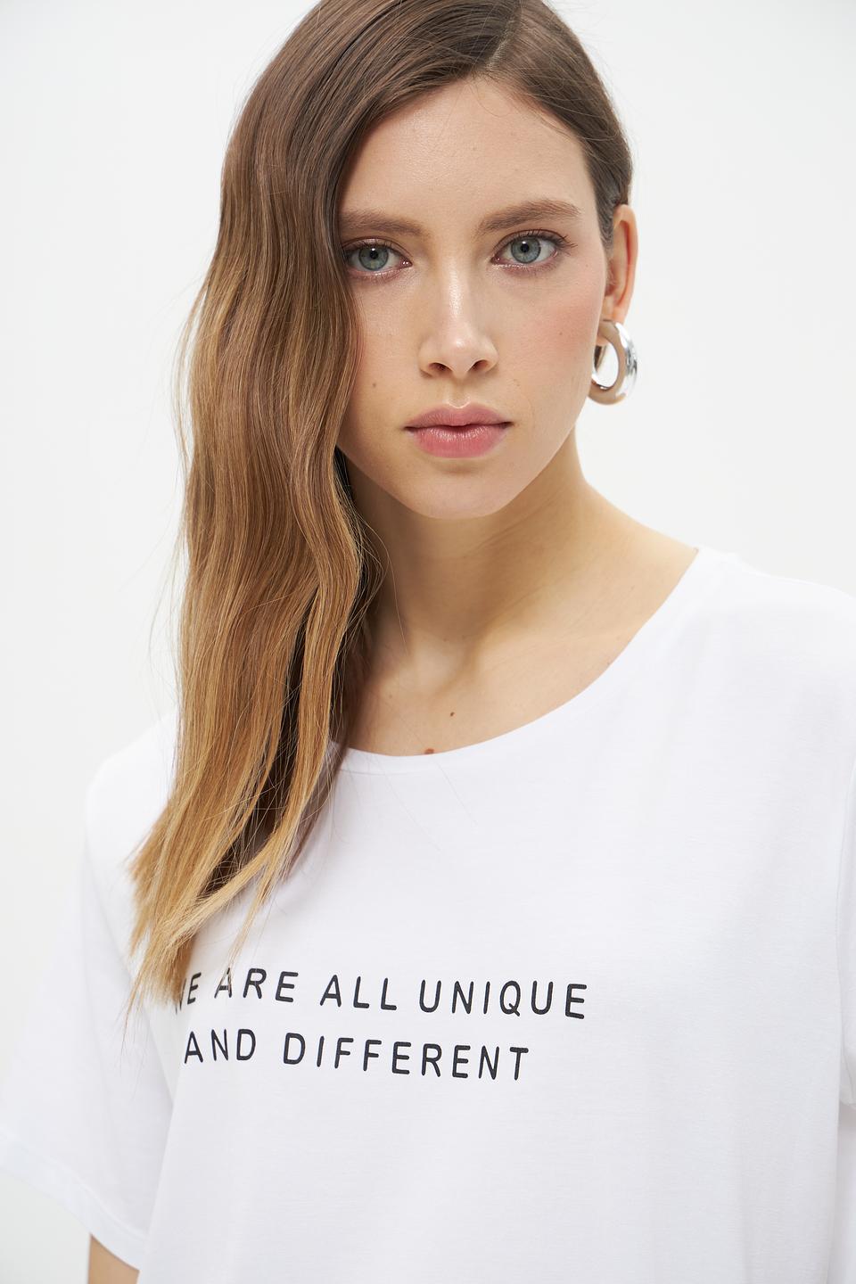 Футболка More and More с принтом