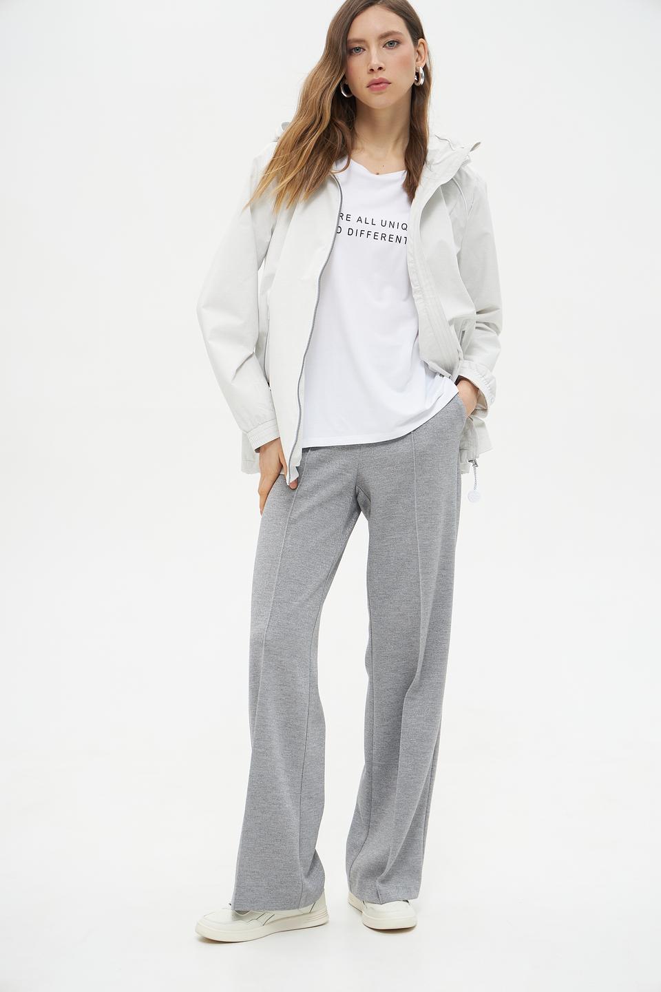 Куртка District женская светло-серая