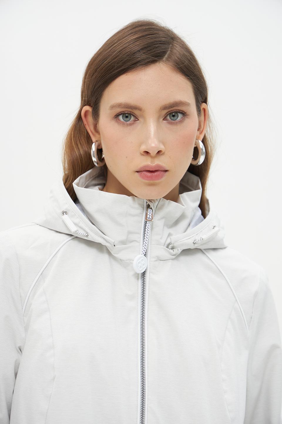 Куртка District женская светло-серая