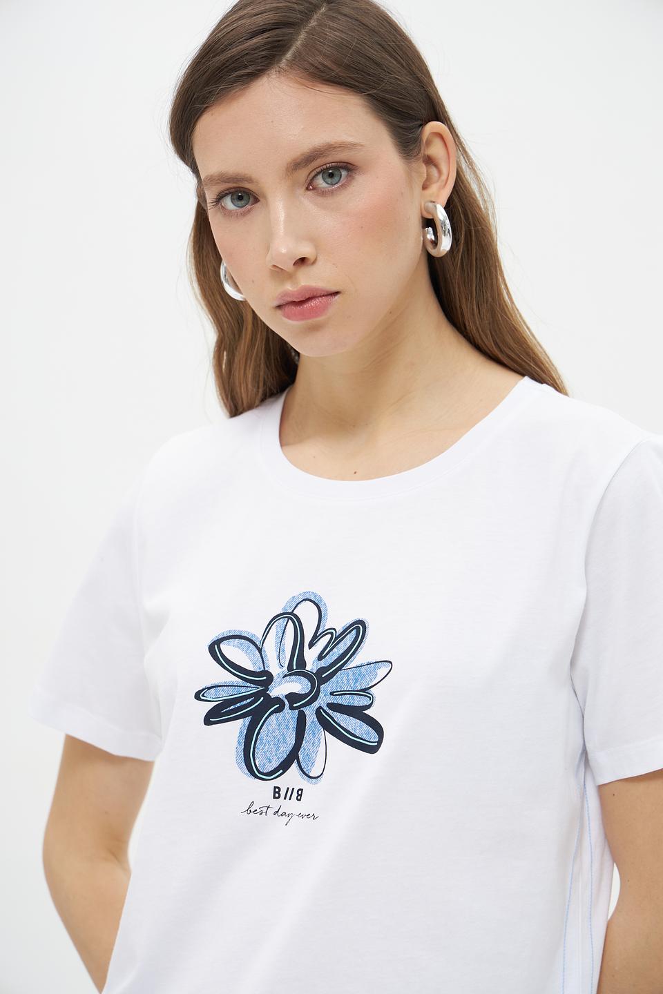 Футболка Bianca с цветком белый