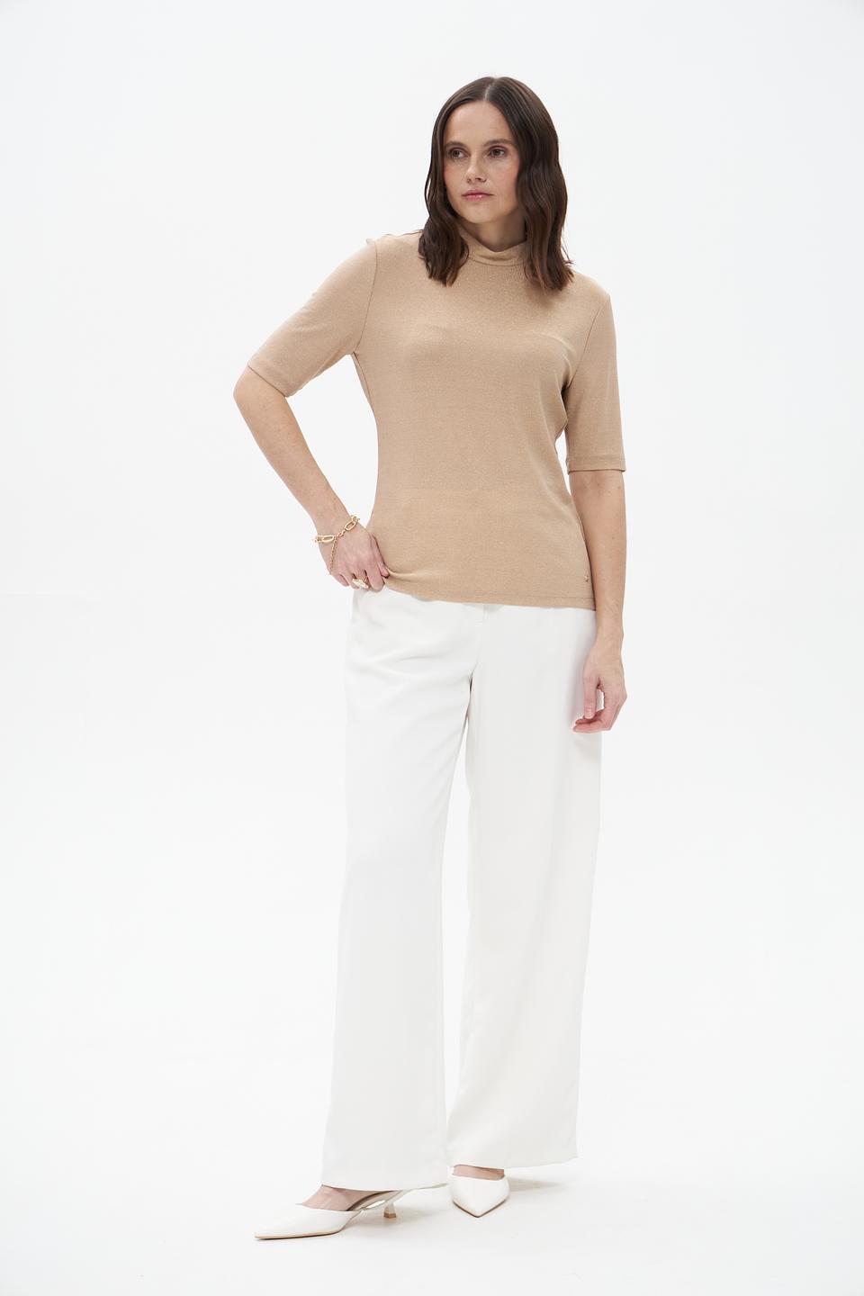 Блузка Betty and Co бежевая с горловиной