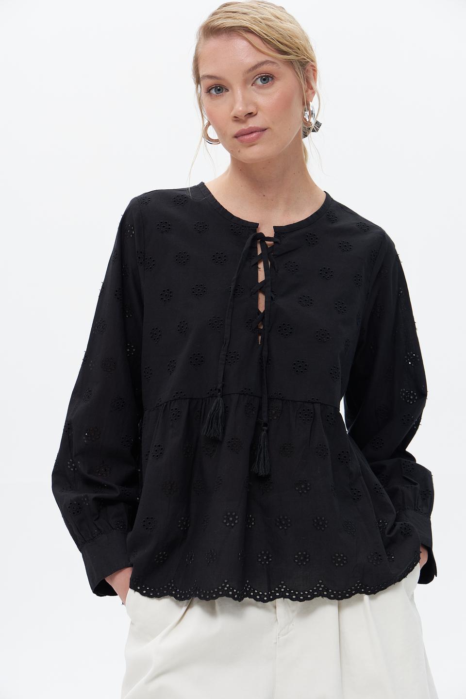 Блузка Broadway чёрная с вышивкой