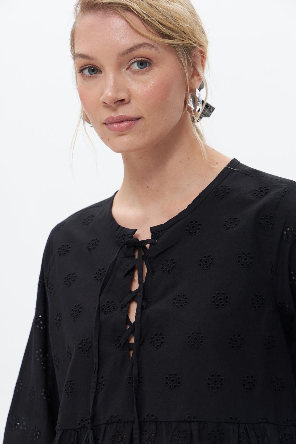 Блузка Broadway чёрная с вышивкой