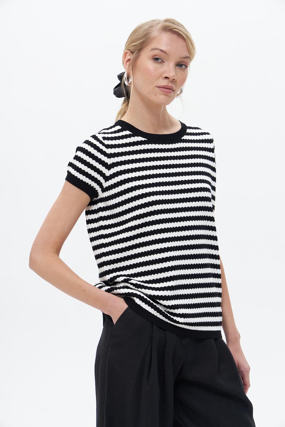 Пуловер UNQ в полоску чёрно-белый
