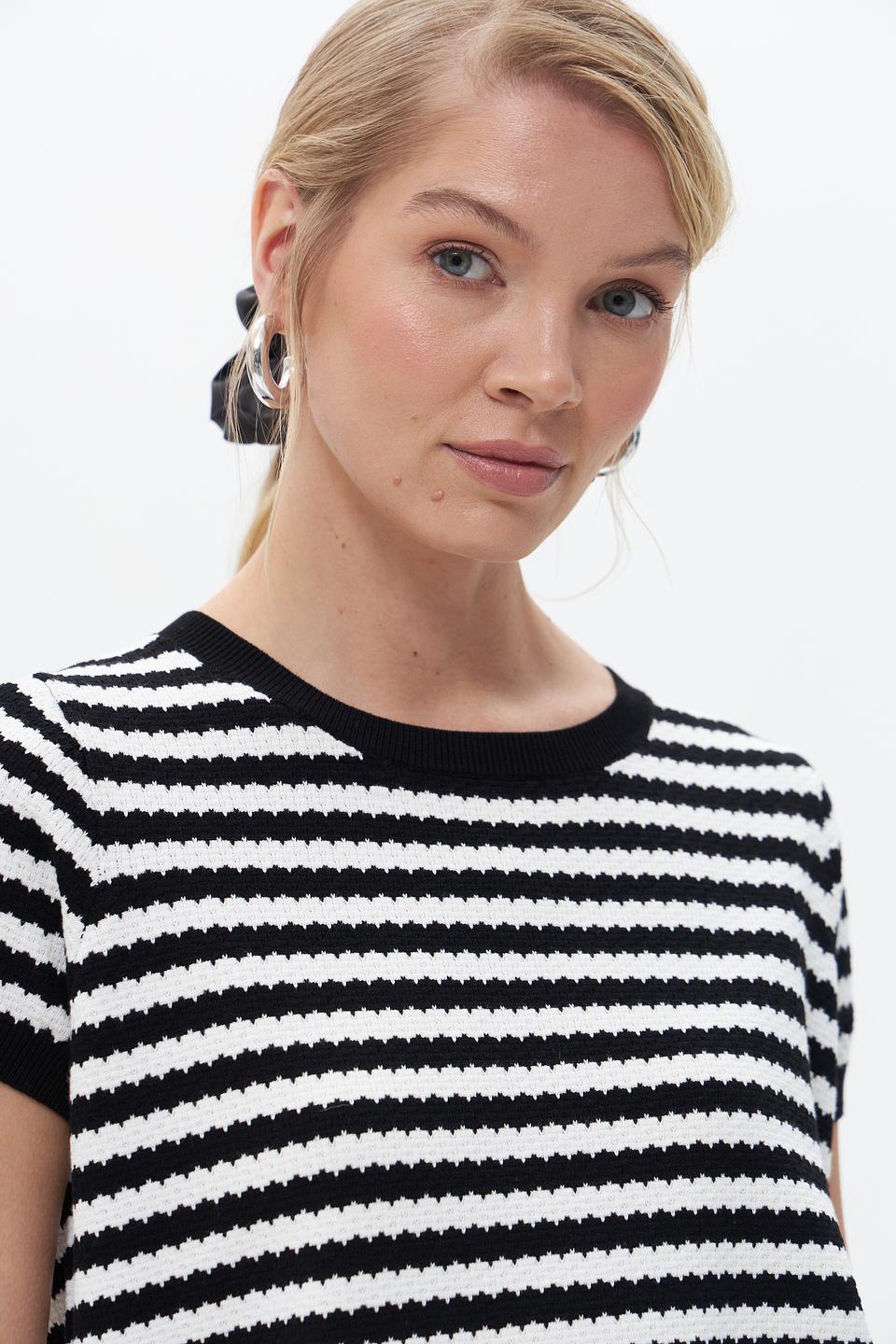 Пуловер UNQ в полоску чёрно-белый