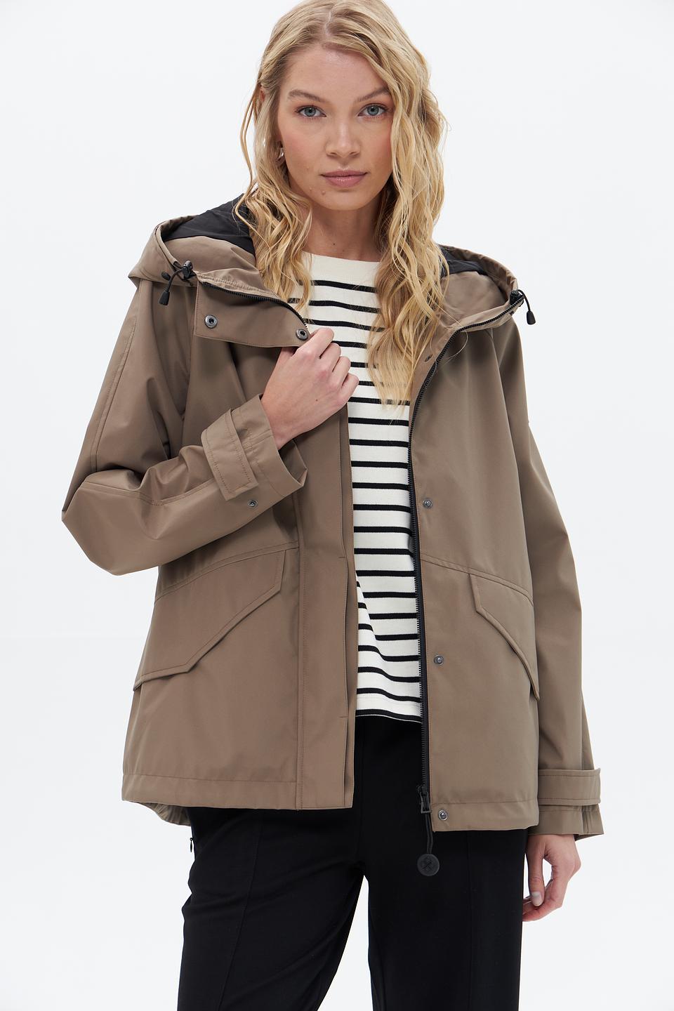 Куртка District женская бежевая