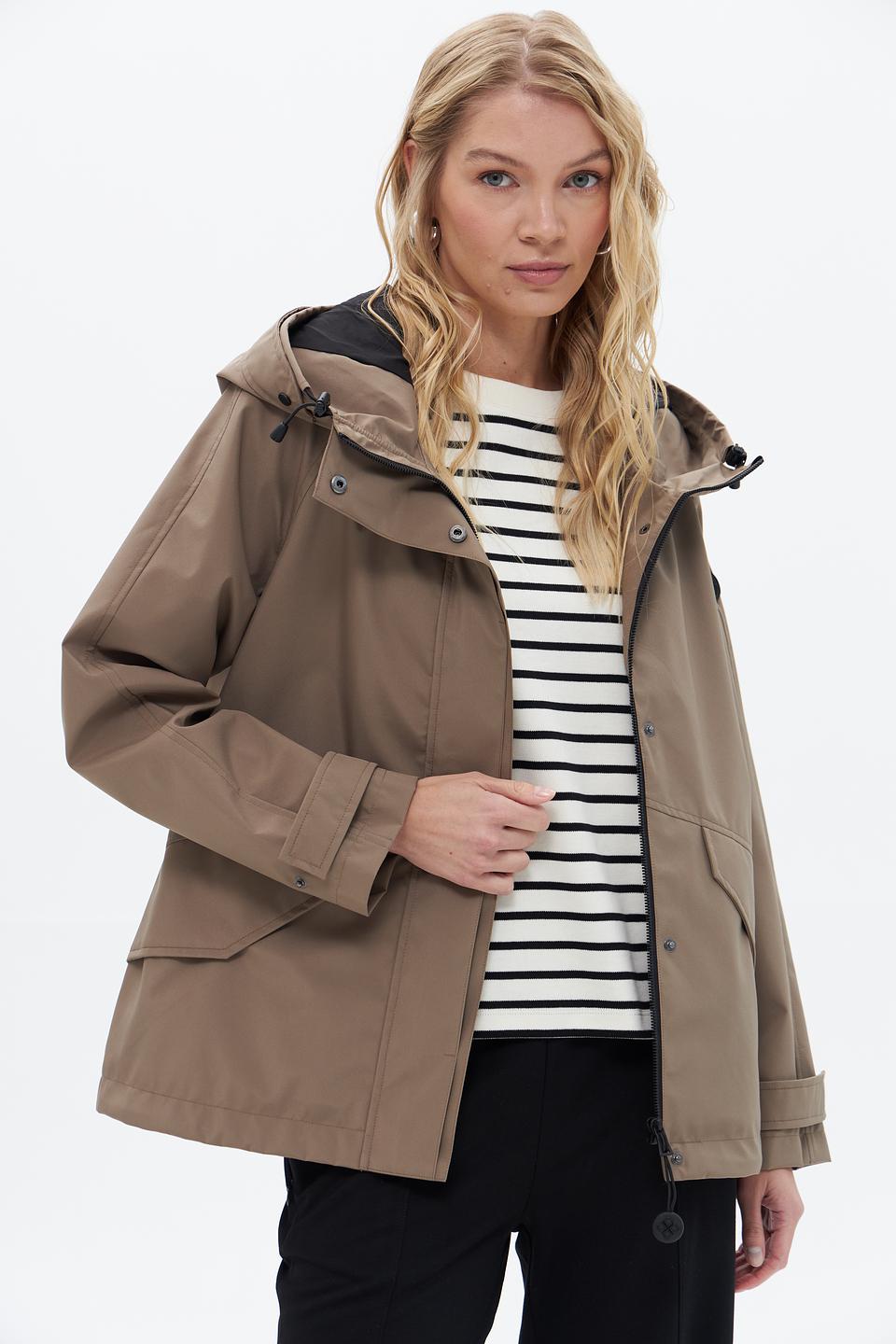 Куртка District женская бежевая