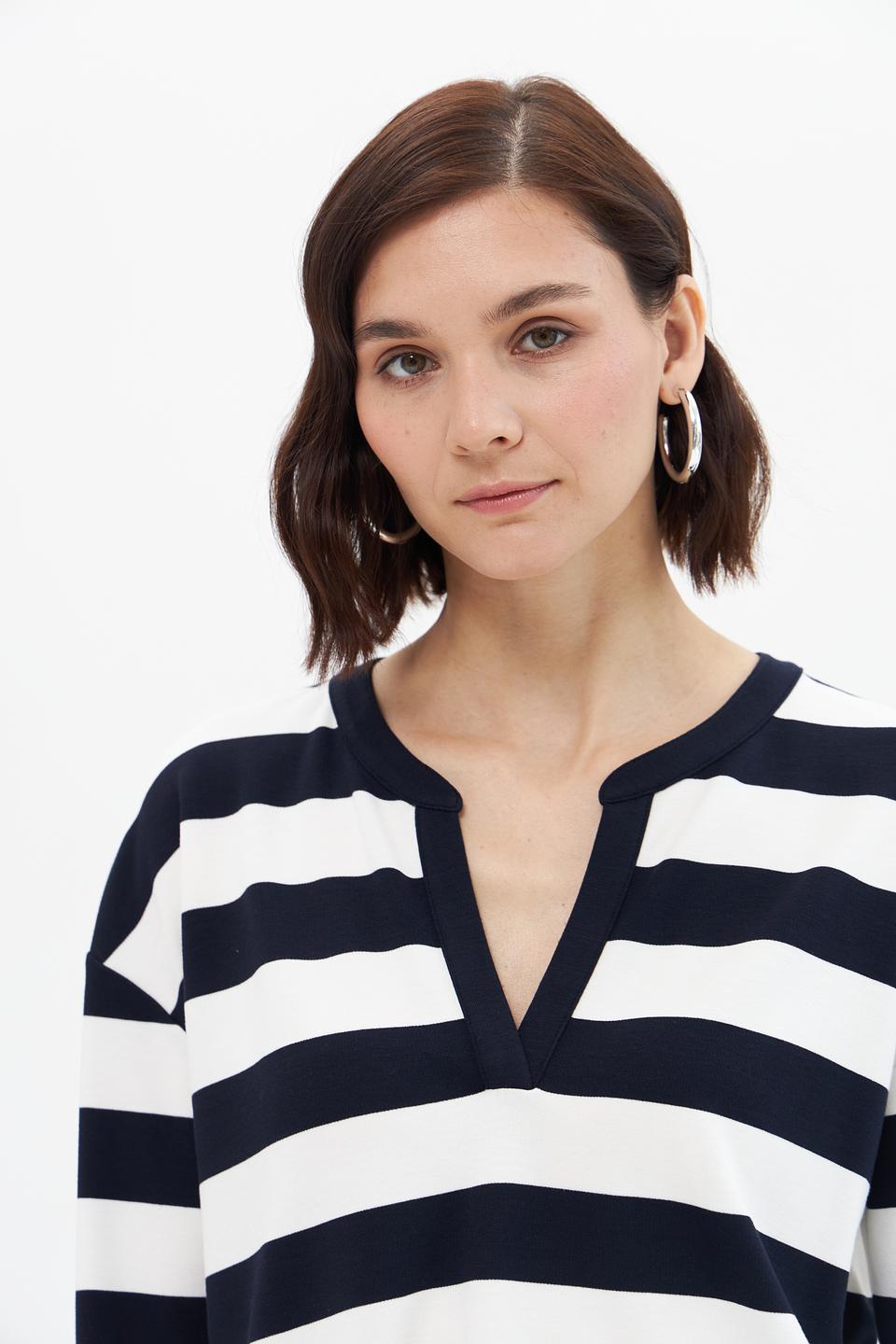 Лонгслив Monari в полоску