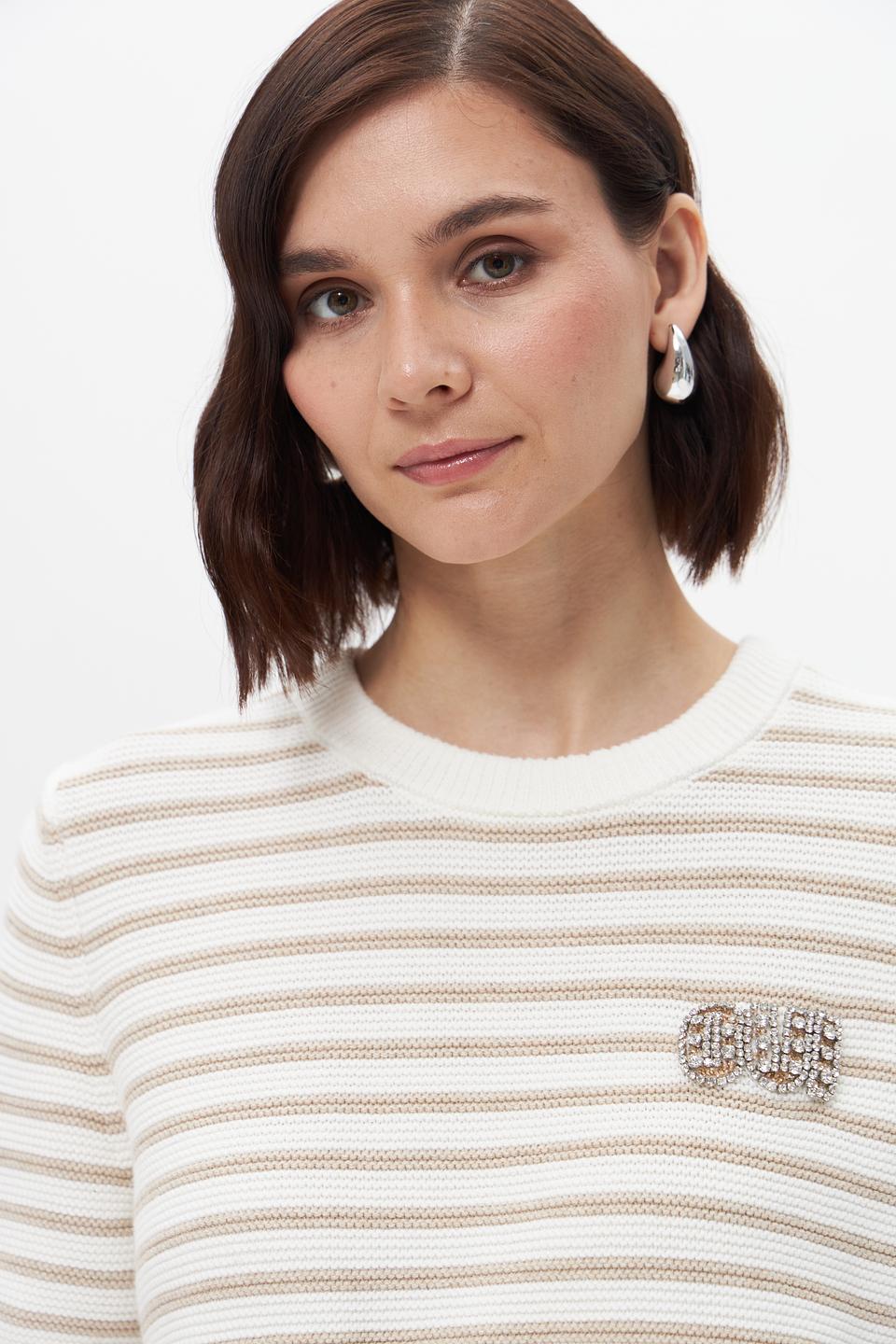 Пуловер Oui в полоску бежевый