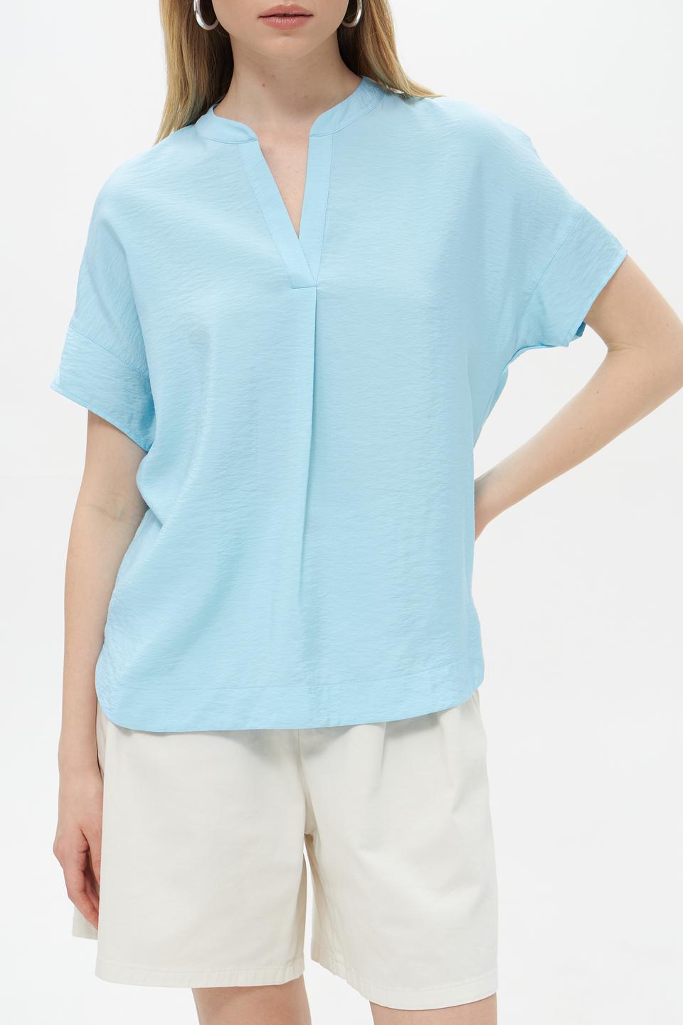 Блузка Rabe collection голубая с V-образным вырезом