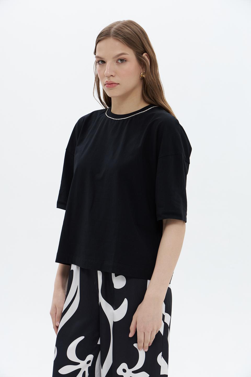 Футболка UNQ женская чёрная оверсайз