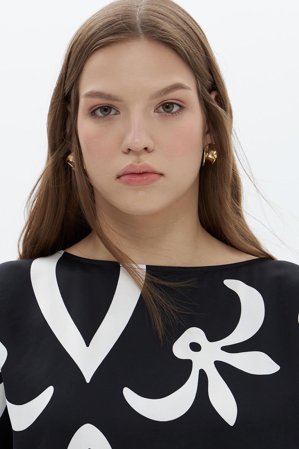 Блуза UNQ с принтом чёрно-белый