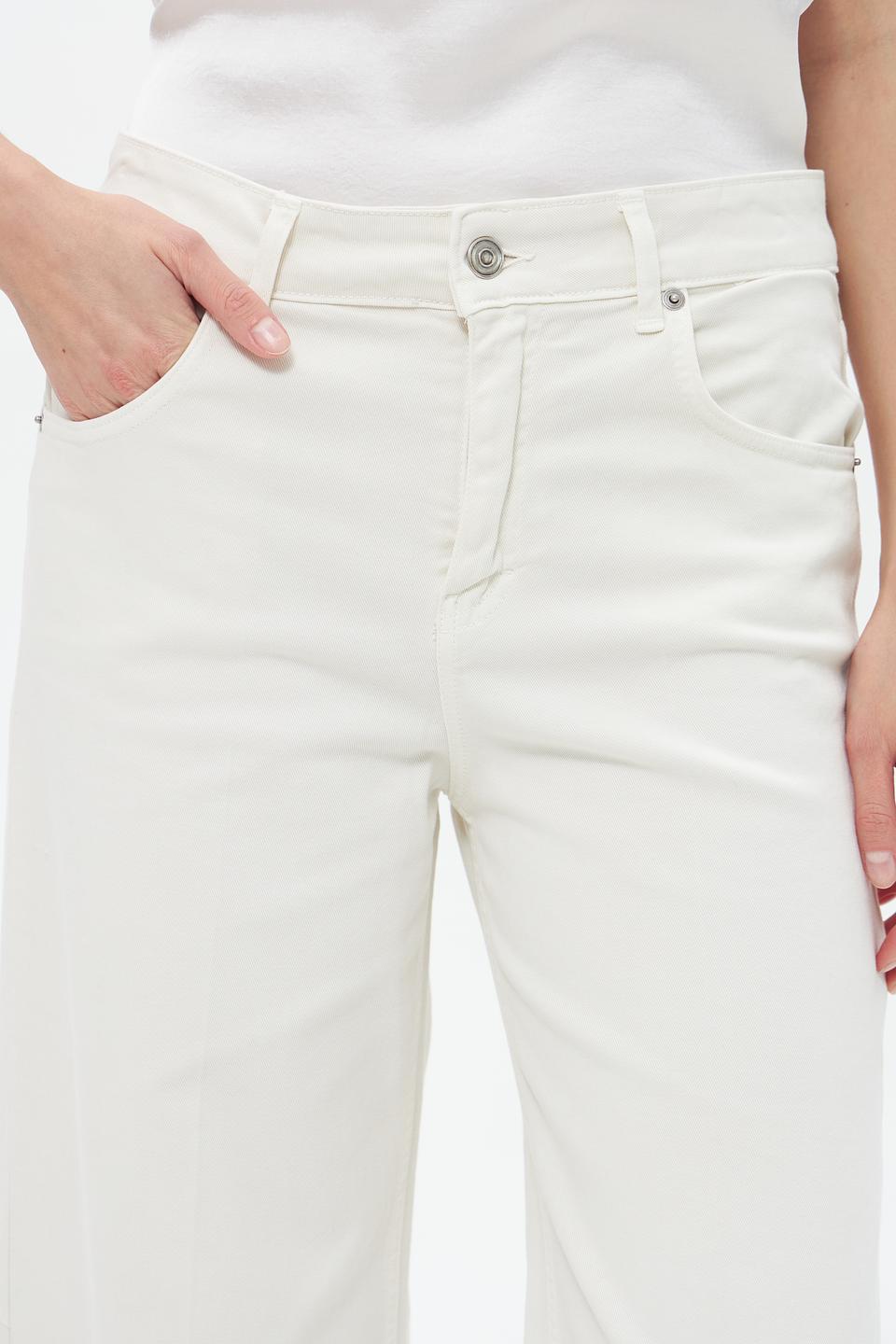 Джинсы клеш Croche молочные