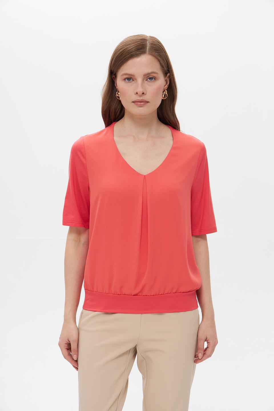 Блуза Frank Walder красная с V-образным вырезом и сборкой