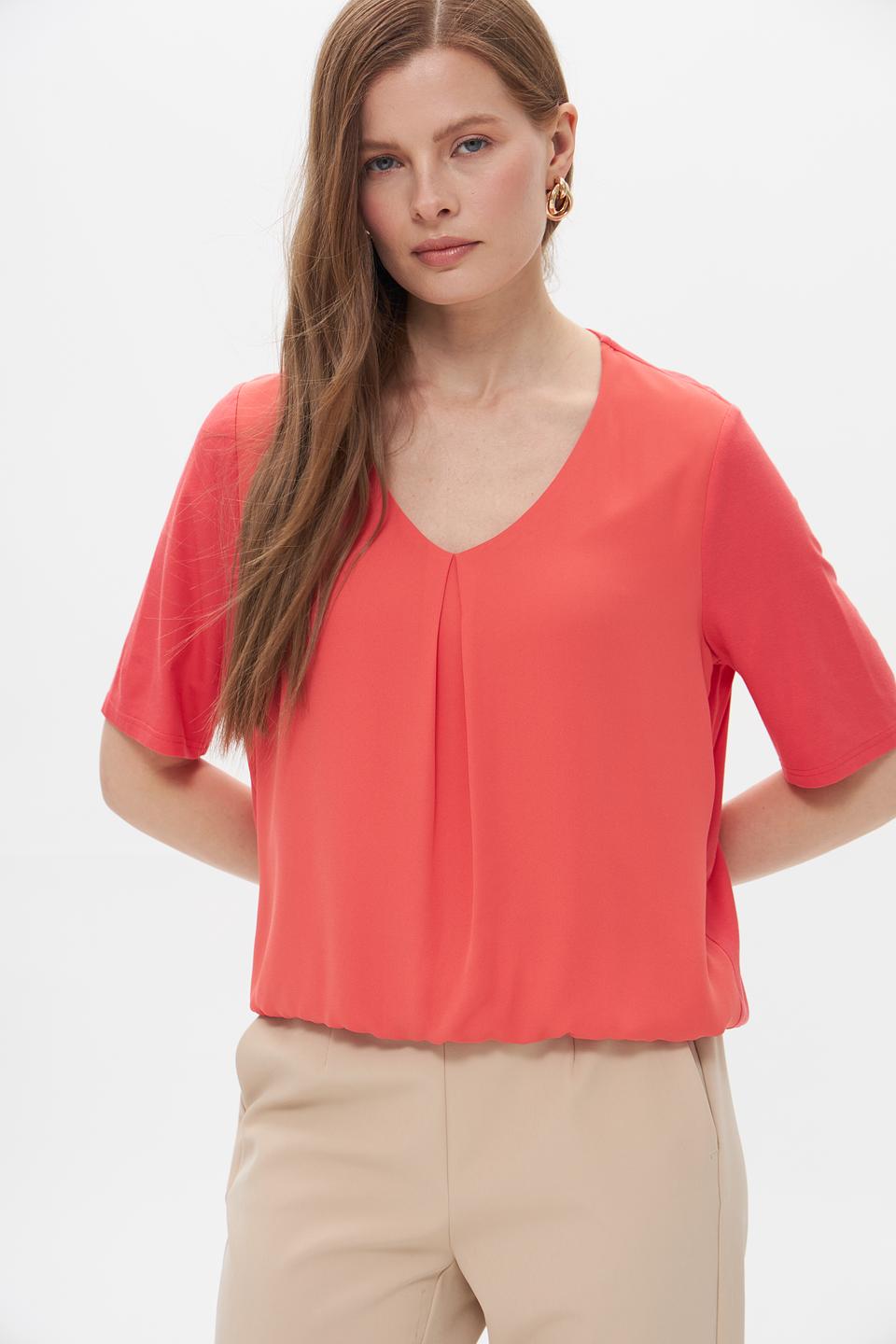 Блуза Frank Walder красная с V-образным вырезом и сборкой