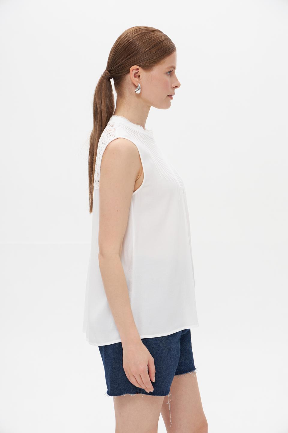 Белая вискозная майка Cinque с кружевной отделкой