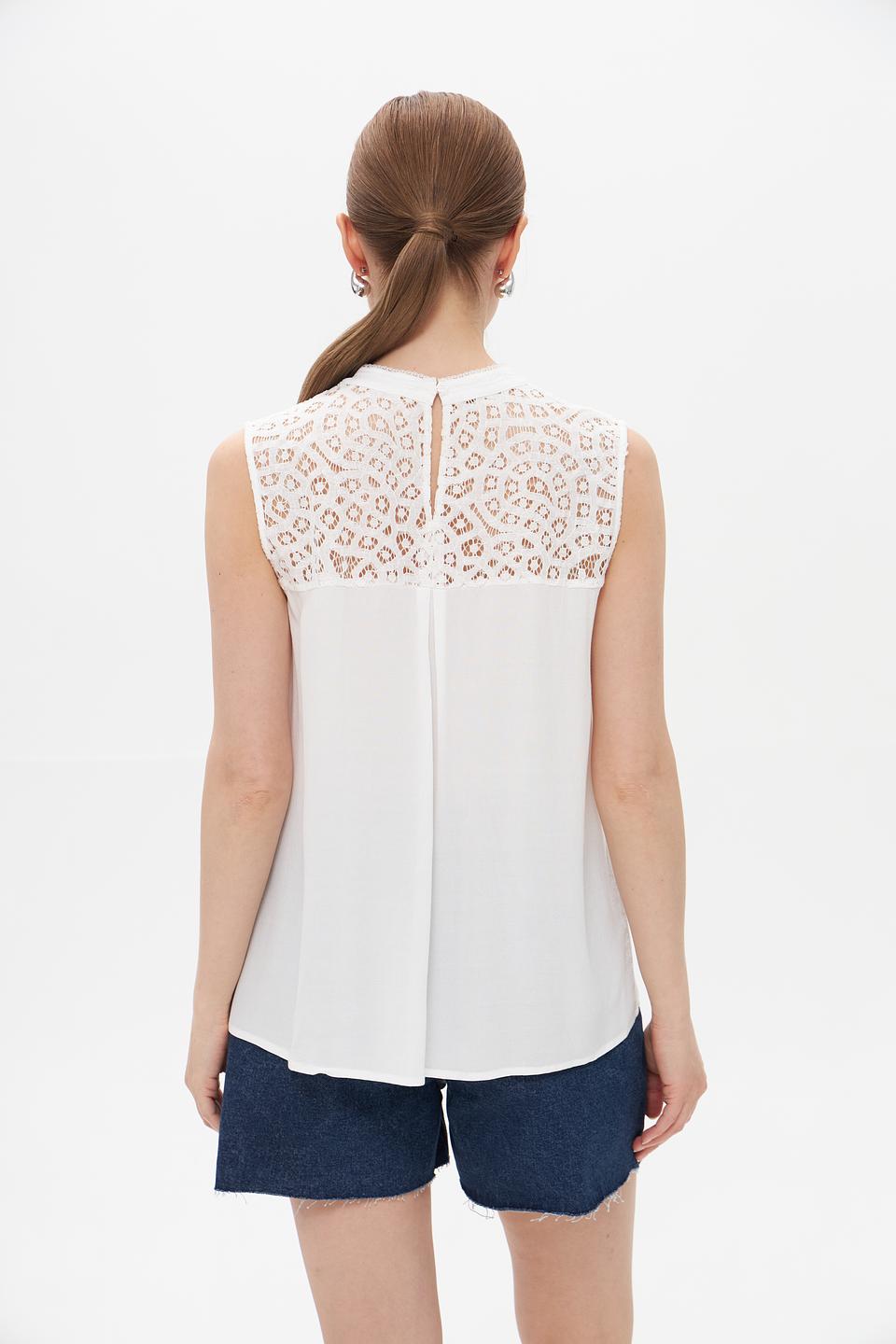 Белая вискозная майка Cinque с кружевной отделкой