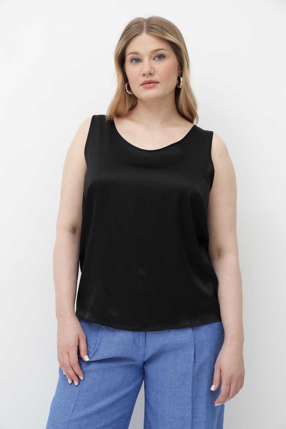 Топ Monari черный с V-образным вырезом