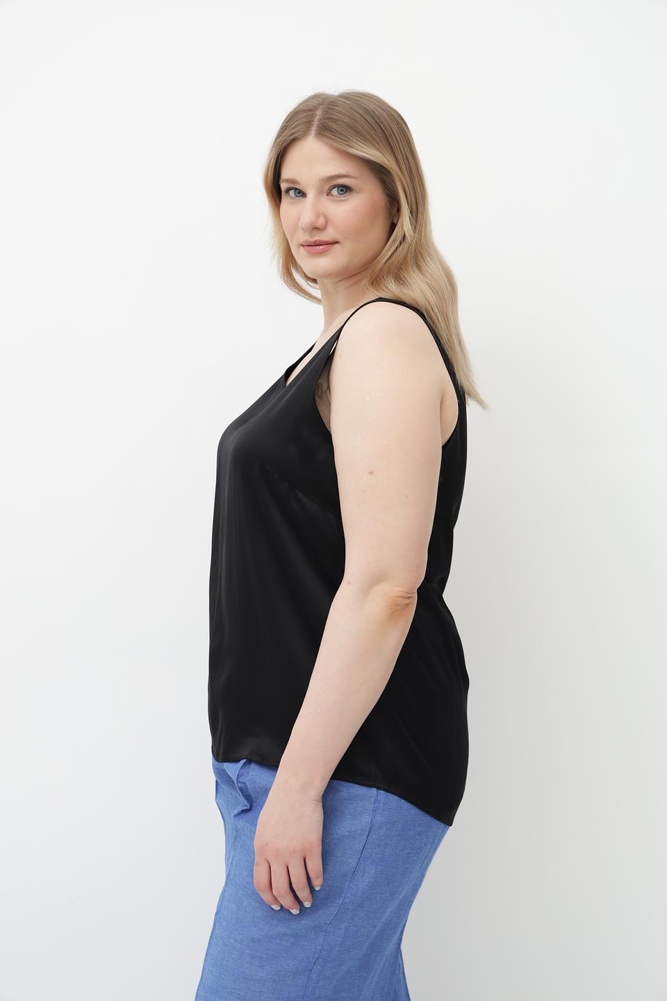 Топ Monari черный с V-образным вырезом