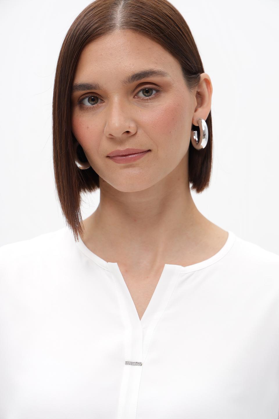 Блузка Frank Walder белая с V-образным вырезом