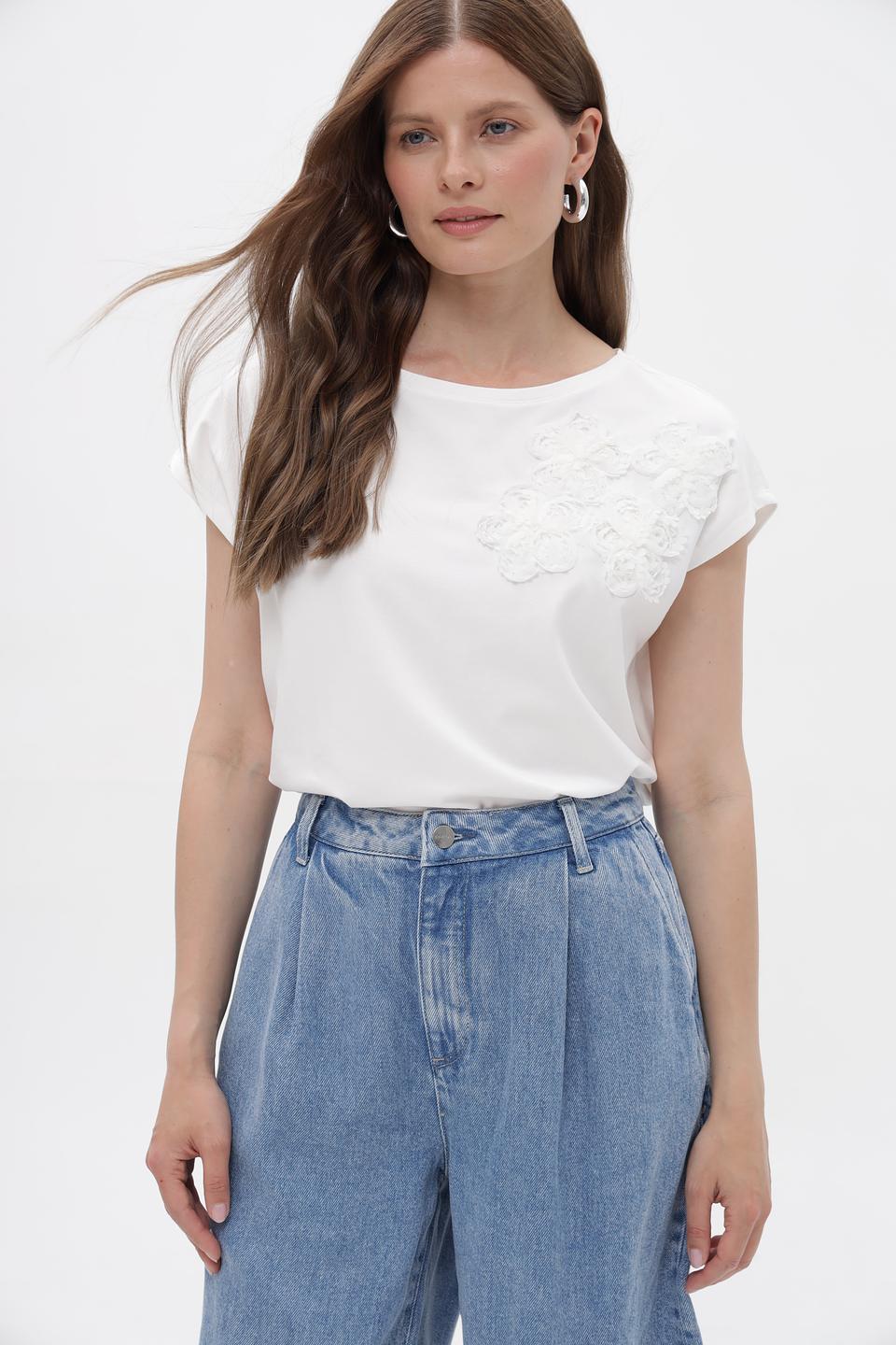 Блузка Betty and Co с кружевом