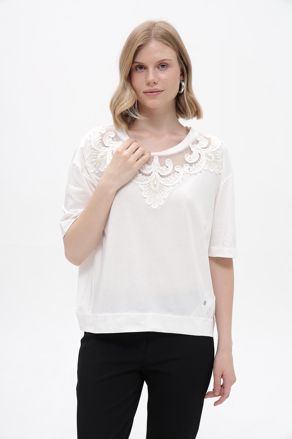 Футболка Monari с вышивкой