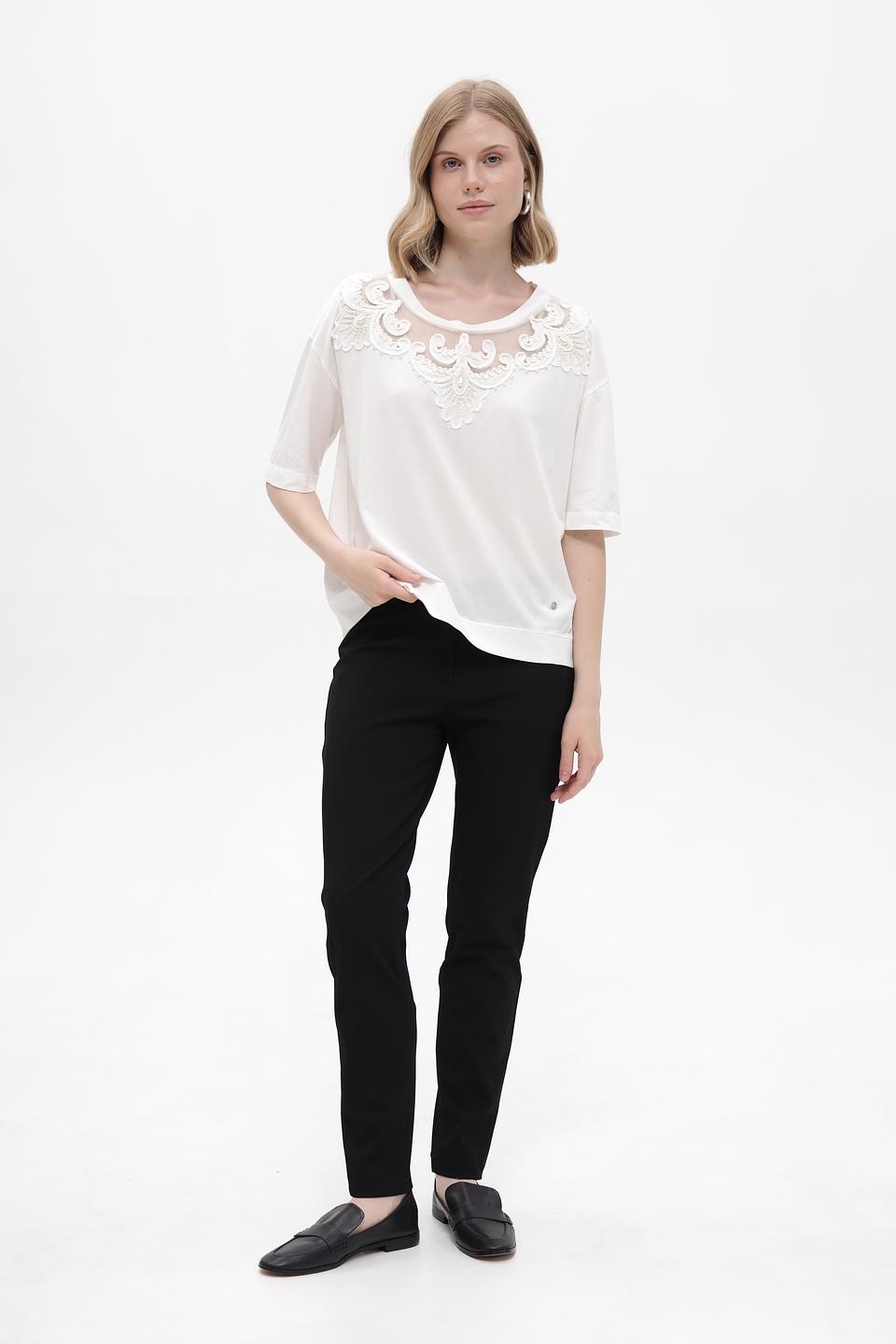 Футболка Monari с вышивкой