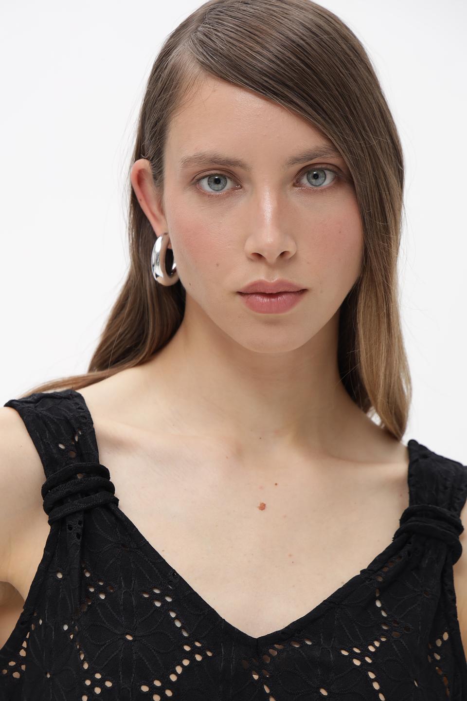 Топ Broadway с вышивкой черного цвета