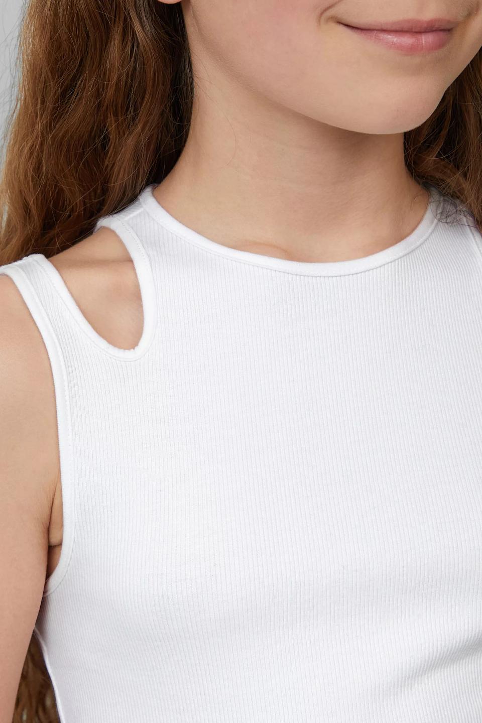 Белая майка s.Oliver с декоративными вырезами для девочки