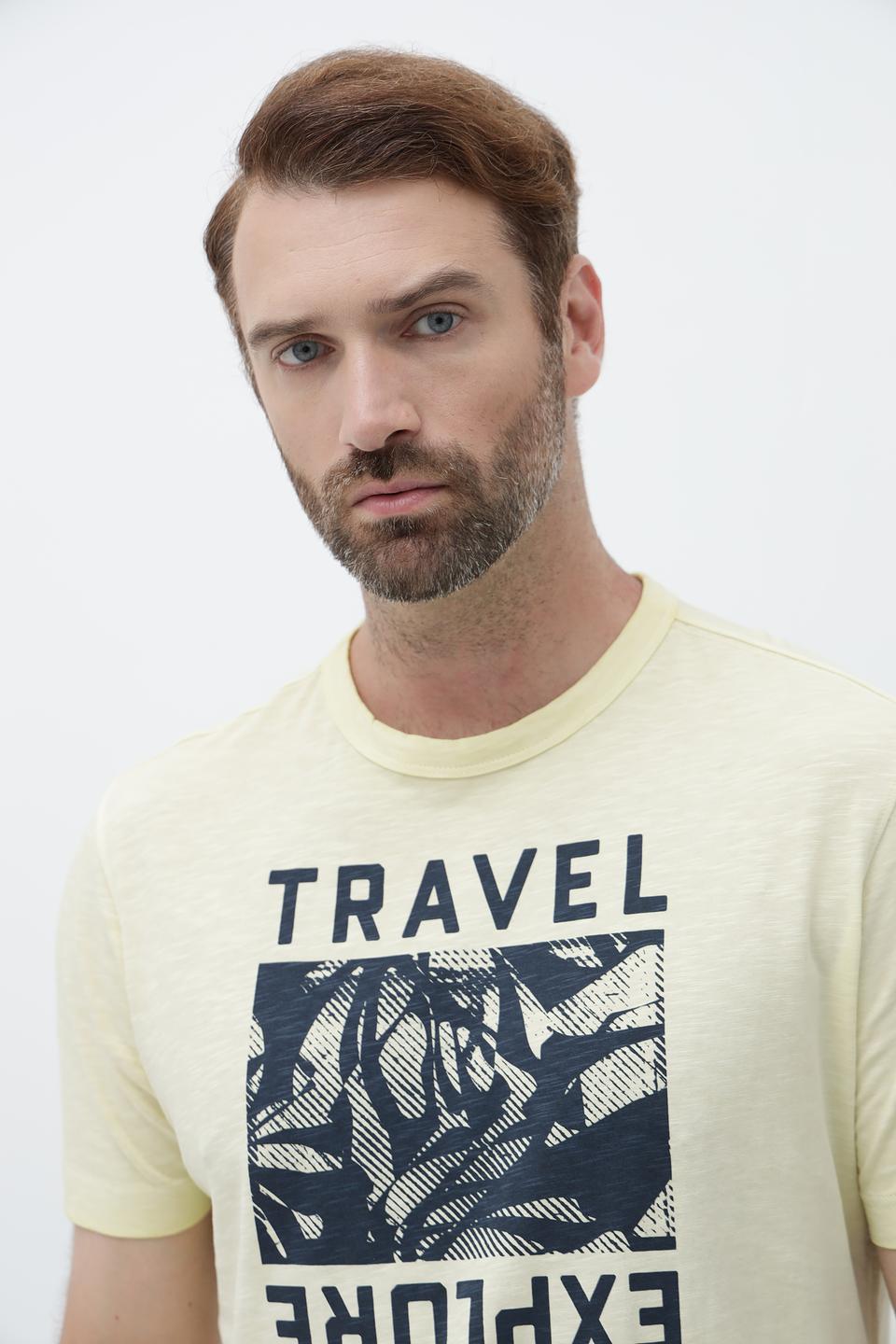 Футболка Lerros с принтом Travel светло-жёлтая