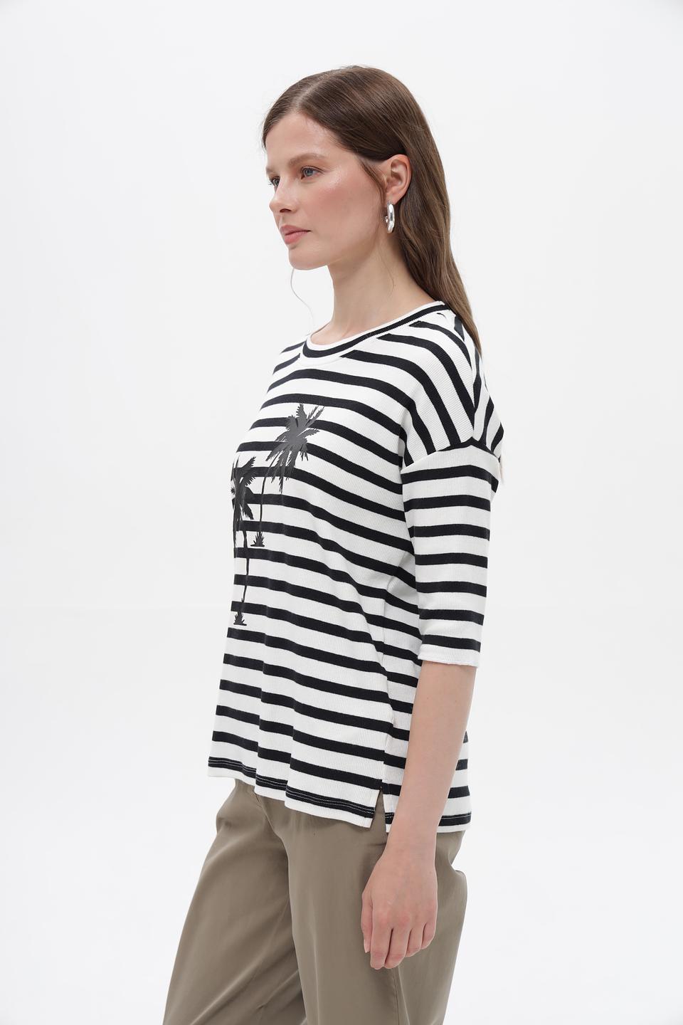Футболка Broadway в полоску с пальмами